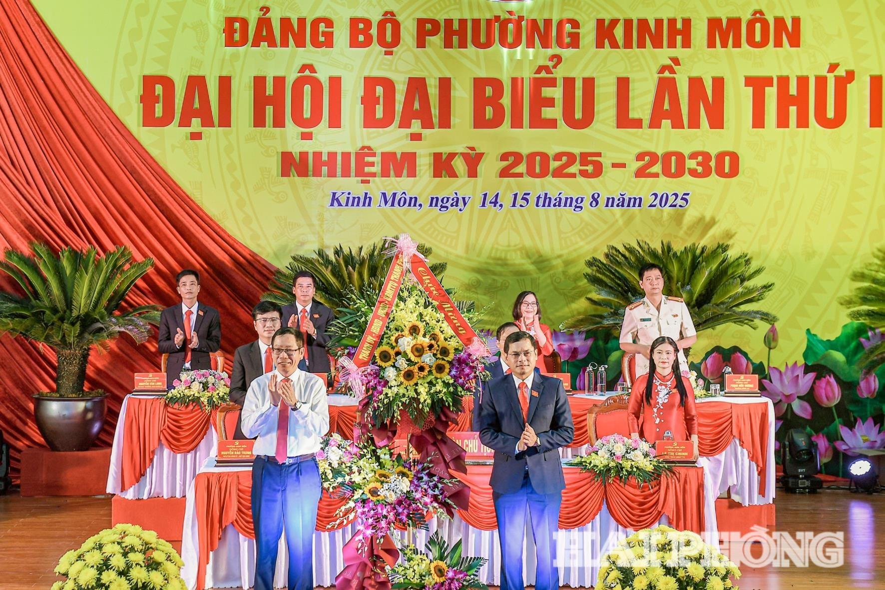 tang-hoa-chuc-mung-dai-hoi(1).jpg