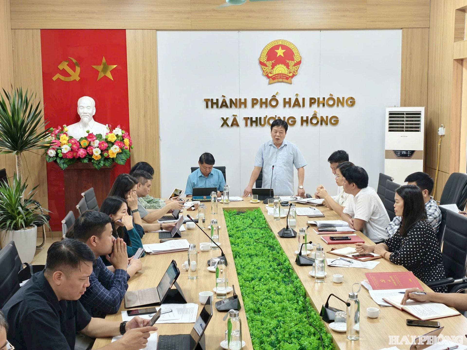 Đồng chí Nguyễn Khắc Toản, Phó chủ tịch HĐND thành phố phát biểu tại chương trình làm việc với xã Thượng Hồng