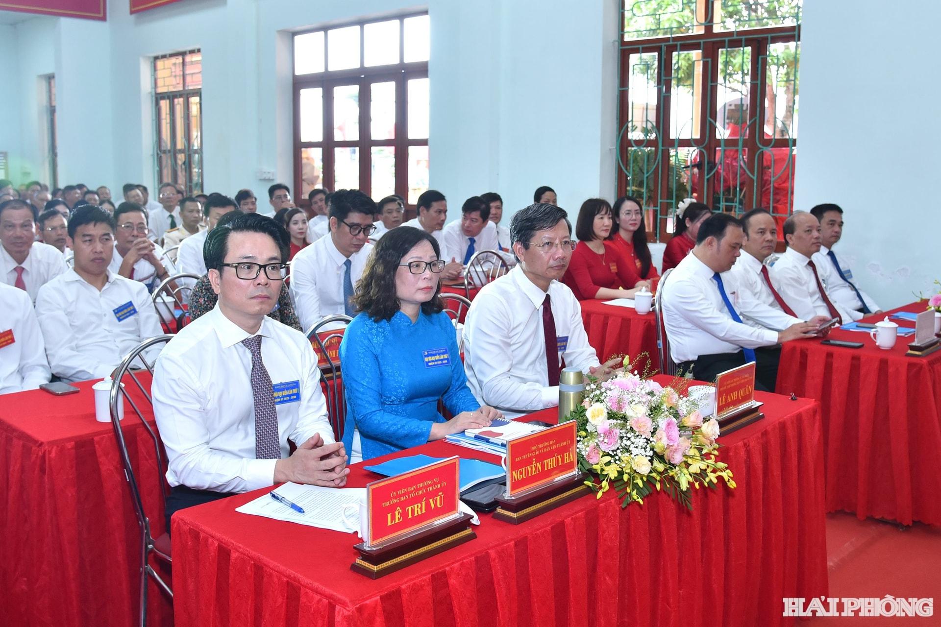 Các đại biểu dự đại hội.