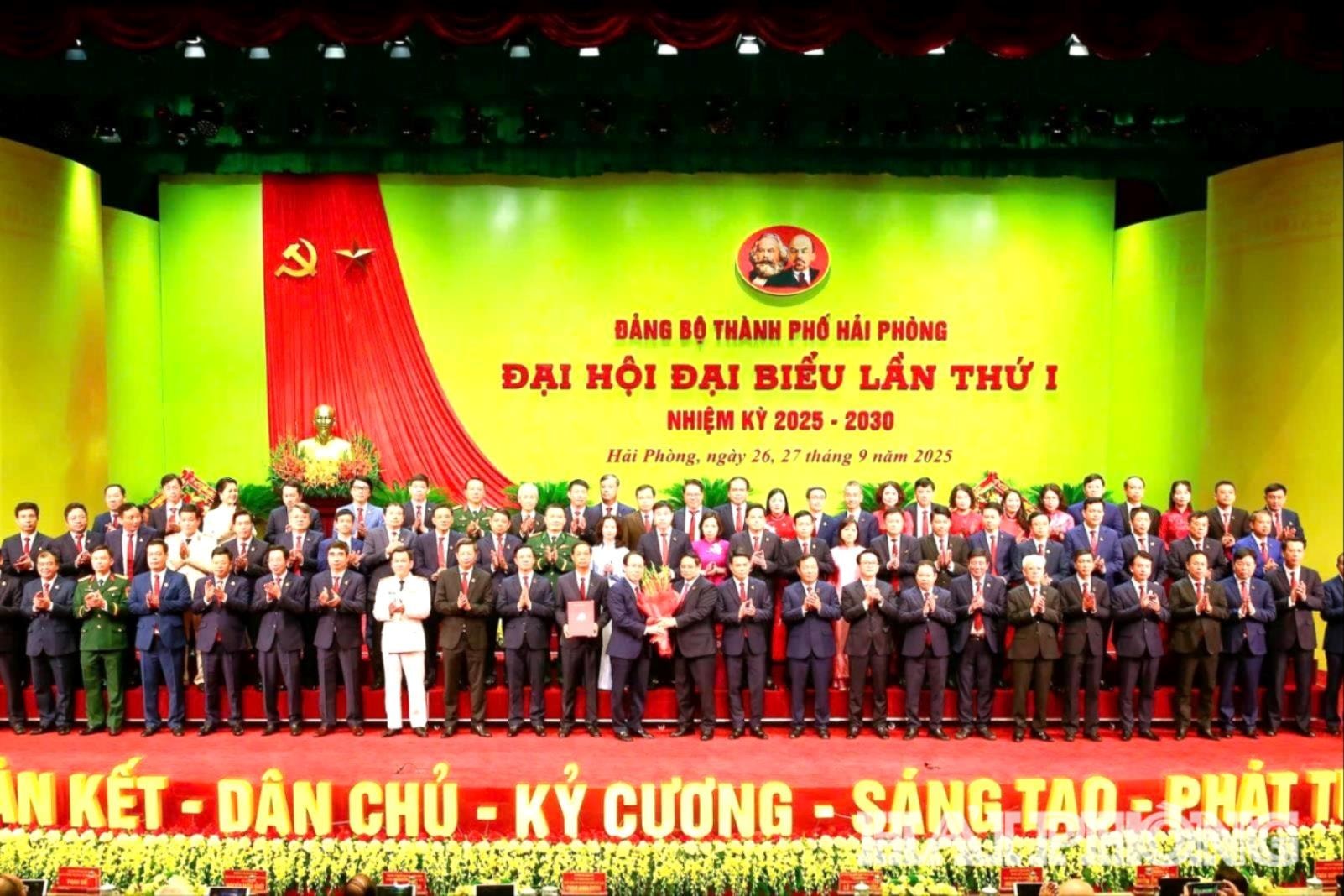 Ban Chấp hành Đảng bộ thành phố Hải Phòng nhiệm kỳ 2025 - 2030 ra mắt Đại hôi