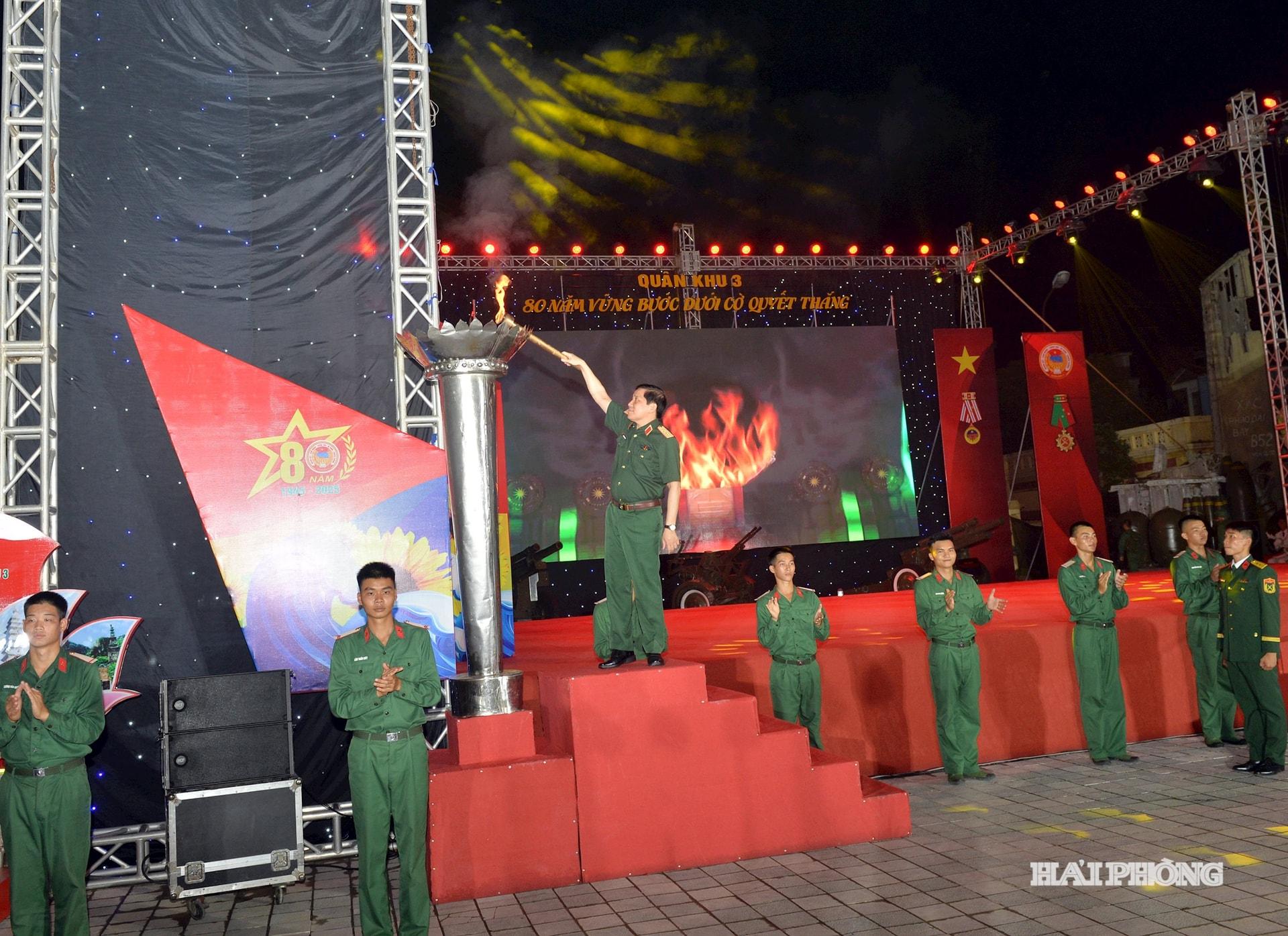 Trung tướng Nguyễn Đức Hưng, Chính ủy Quân khu 3 thắp lửa Dạ hội: Quân khu 3 - 80 năm vững bước dưới cờ quyết thắng