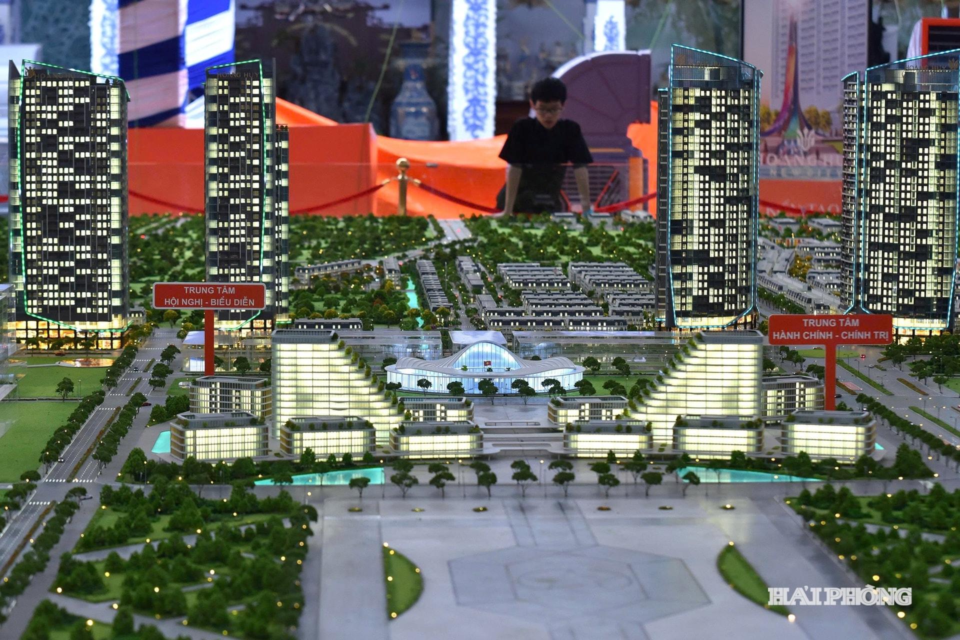 Mô hình phối cảnh Khu đô thị Bắc sông Cấm tại triển lãm