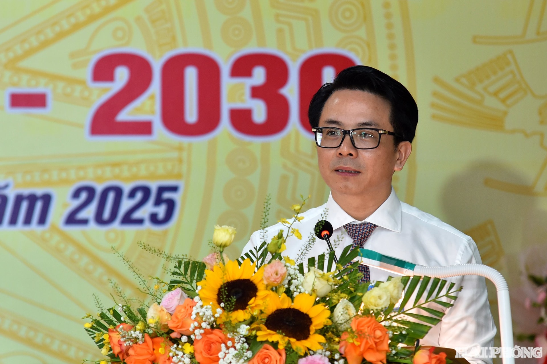 Đồng chí Lê Trí Vũ, Uỷ viên Ban Thường vụ Thành uỷ, Trưởng Ban Tổ chức Thành uỷ phát biểu tại đại hội.