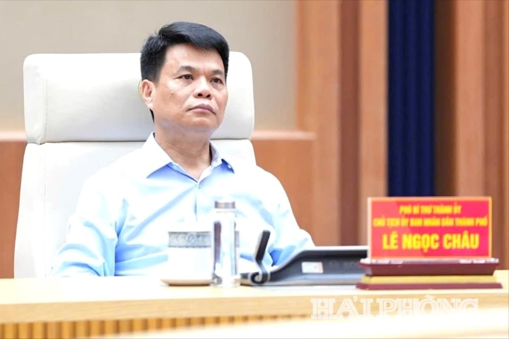 Đồng chí Lê Ngọc Châu, Phó bí thư Thành ủy, Chủ tịch UBND thành phố dự hội nghị tại điểm cầu thành phố Hải Phòng.