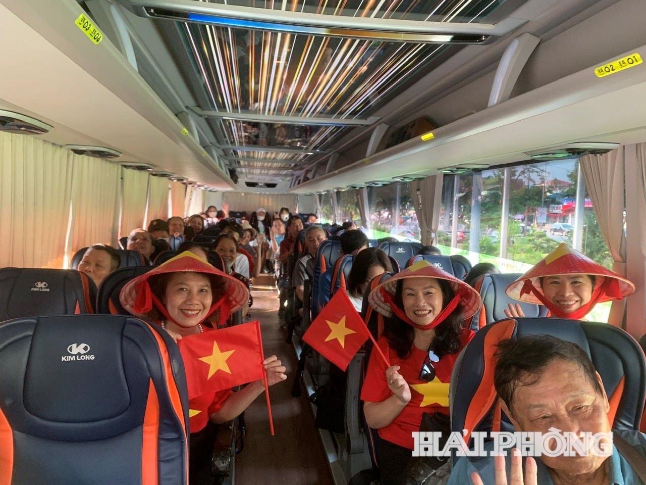 Người dân thành phố phấn khởi trên những chuyến xe miễn phí