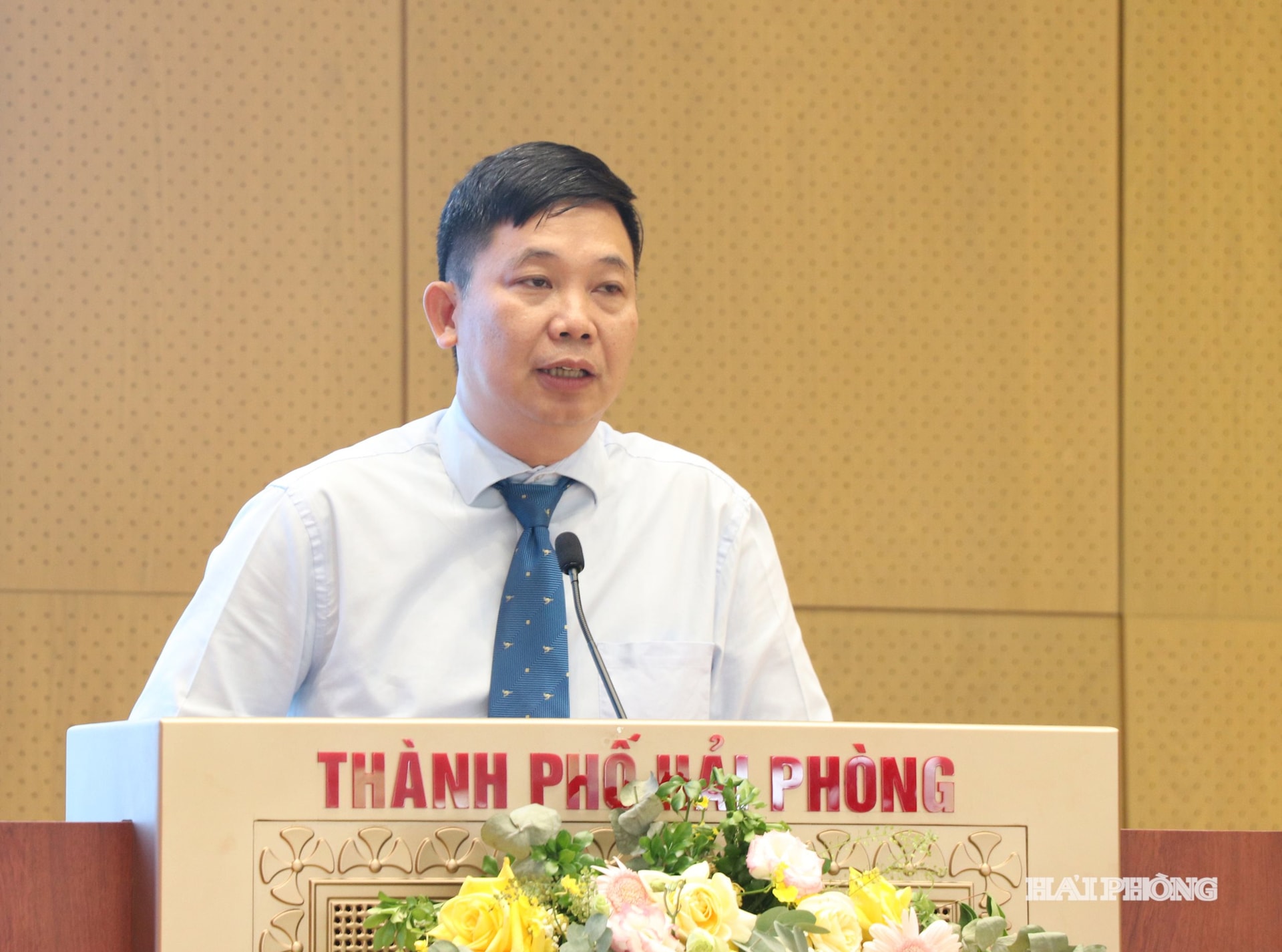 Ông Nguyễn Văn QUân, Phó viện trưởng Viện khoa học công nghệ năng lượng và môi trường, Viện Hàn lâm khoa học và công nghệ Việt Nam phát biểu tại hội thảo