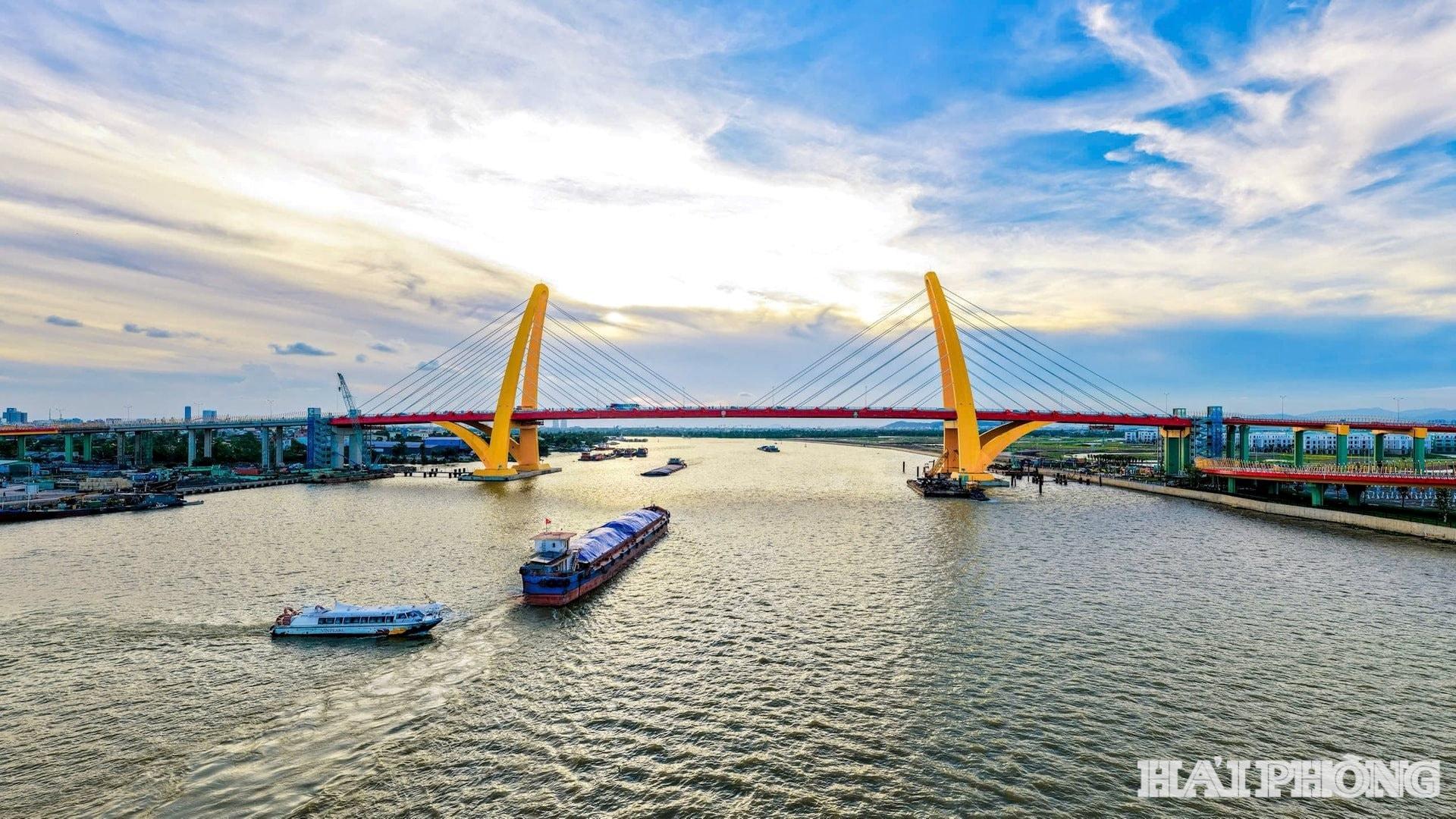 khanh-thanh-cau-may-chai 4