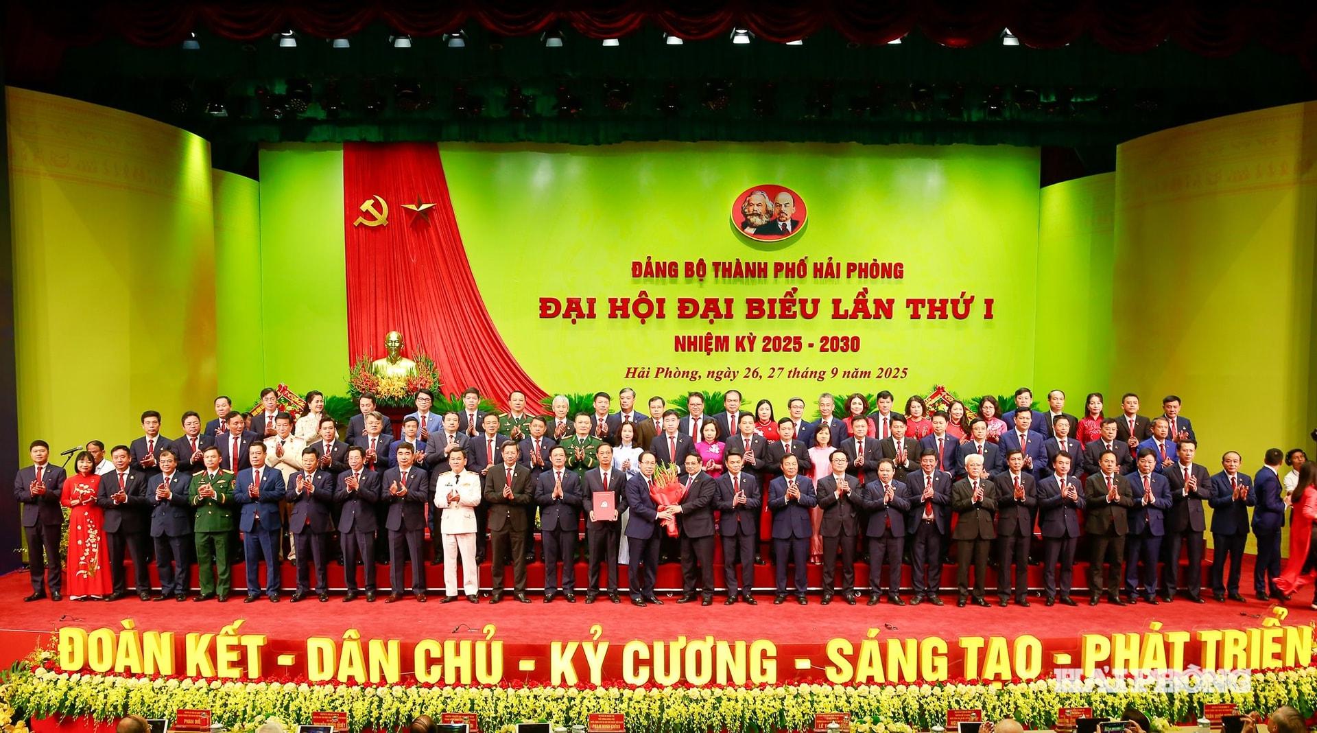 Ban chấp hành Đảng bộ Thành phố nhiệm kỳ 2025-2030 ra mắt đại hội