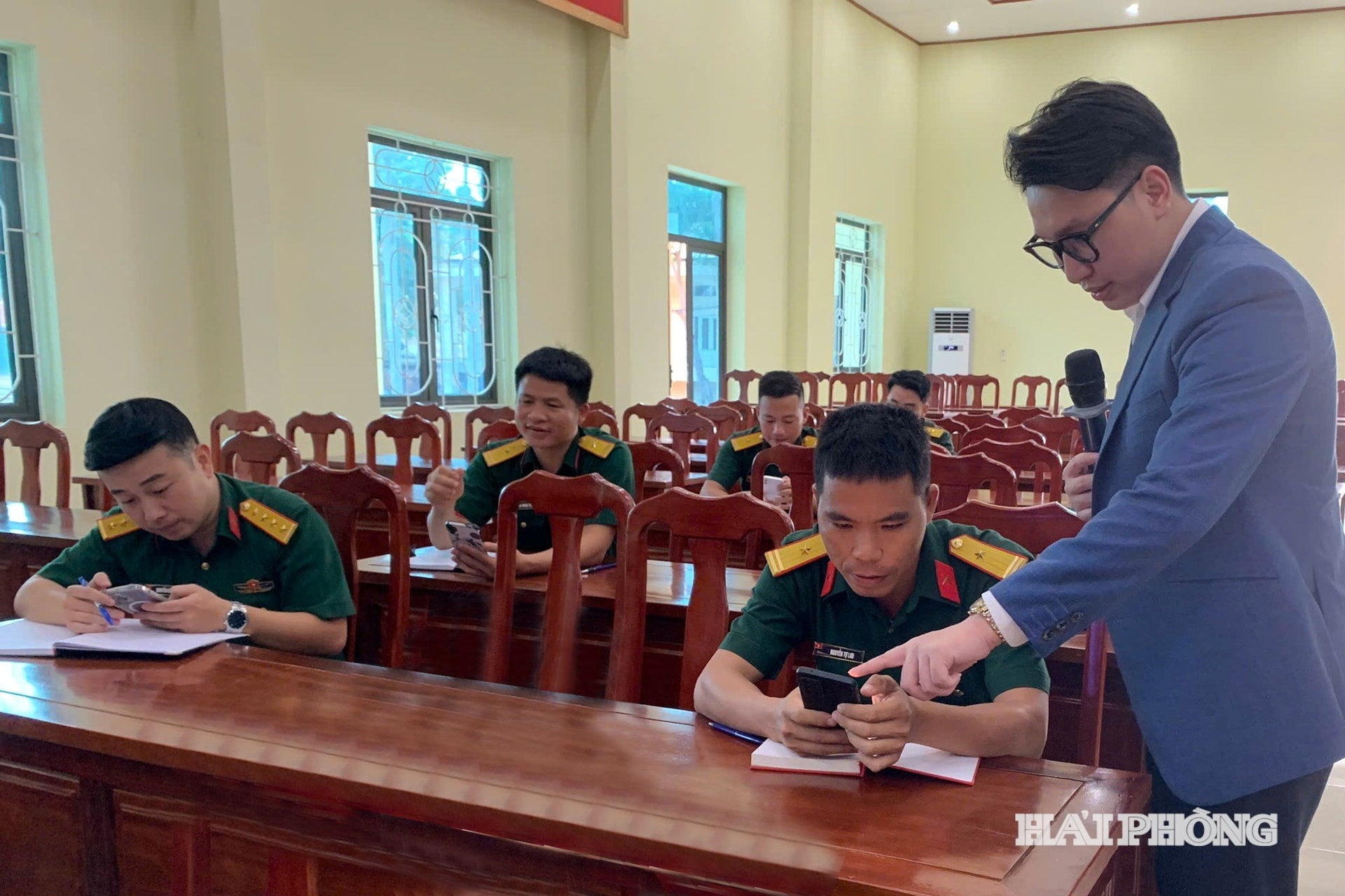 Lớp tập huấn kỹ năng sử dụng trí tuệ nhân tạo AI tại Trung đoàn 836 (Bộ CHQS thành phố)