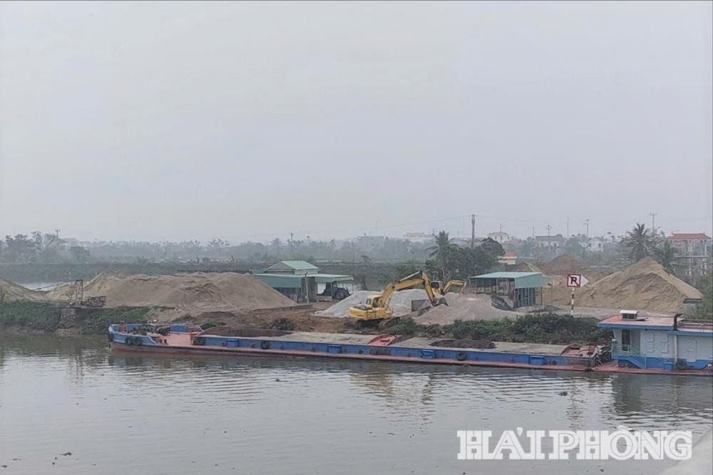 Một trường hợp vi phạm pháp luật về đê điều tại khu vực chân cầu Đăng thuộc địa bàn xã Tân Minh đang trong quá trình xử lý