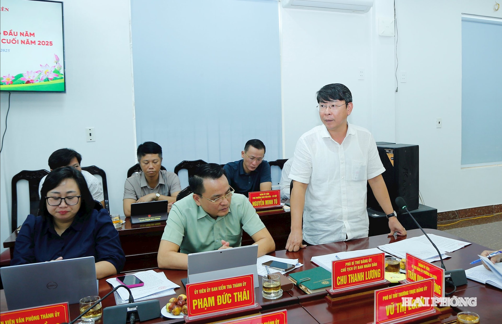 Đồng chí Chu Thanh Lương, Chủ tịch UBND phường Gia Viên phát biểu ý kiến.