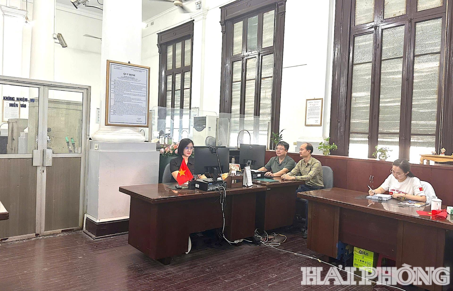 Cán bộ Ngân hàng Nhà nước Chi nhánh Khu vực 6