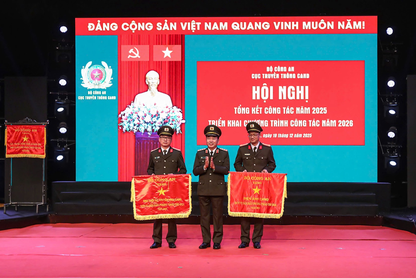 z7344260318193_6700a25718bbb6f9cec67972a54bdda3.jpg