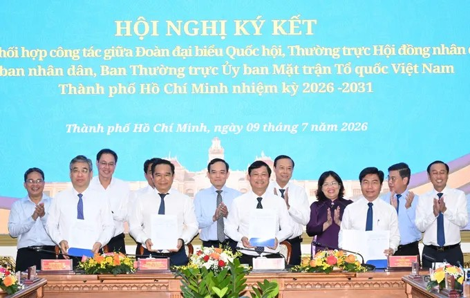 Đoàn ĐBQH, Thường trực HĐND, UBND, Ban Thường trực Ủy ban MTTQ Việt Nam TPHCM tổ chức Hội nghị ký kết Quy chế phối hợp công tác nhiệm kỳ 2026 – 2031. Ảnh: VIỆT DŨNG
