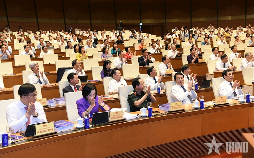 Các đồng chí lãnh đạo Đảng, Nhà nước và các đại biểu dự hội nghị. (Ảnh: QĐND)