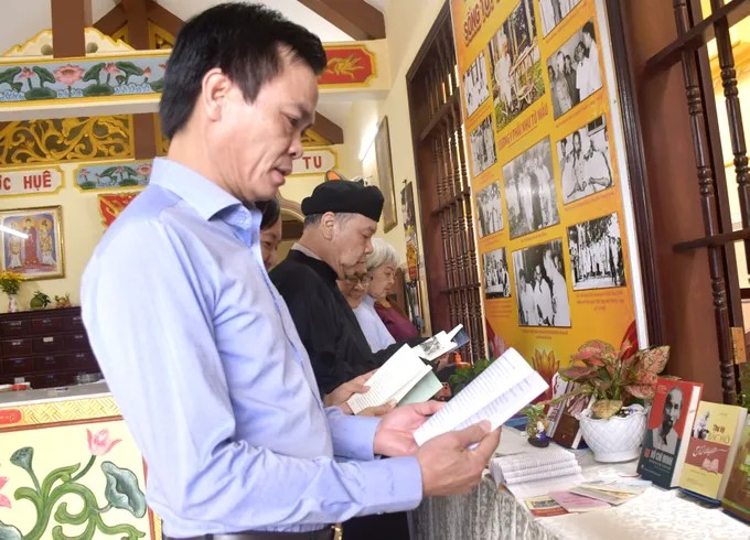 Lãnh đạo phường Phước Thắng tham quan Không gian Văn hóa Hồ Chí Minh tại Hưng Thành tự