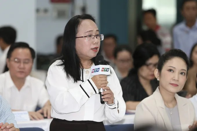 Phó Trưởng Ban Tuyên giáo và Dân vận Thành ủy TPHCM Đinh Thị Thanh Thủy trình bày tham luận tại tọa đàm. (Ảnh: SGGP)