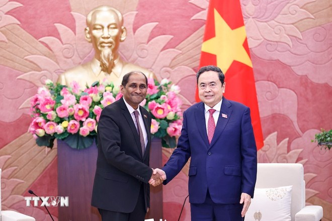 Chủ tịch Quốc hội Trần Thanh Mẫn tiếp Đại sứ Singapore Jaya Ratnam. (Ảnh: TTXVN)