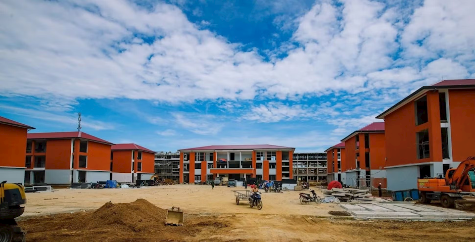 Trường phổ thông nội trú liên cấp Tiểu học và THCS Anh Sơn ở tỉnh Nghệ An (thời điểm đang gấp rút hoàn thiện).