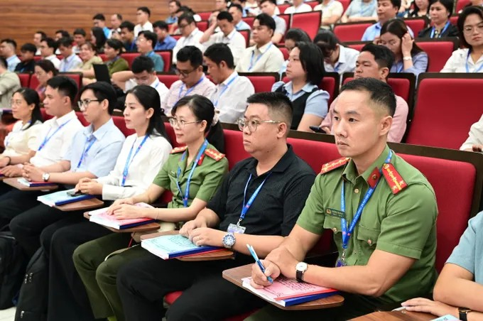 Học viên dự lễ khai giảng. (Ảnh: SGGP)