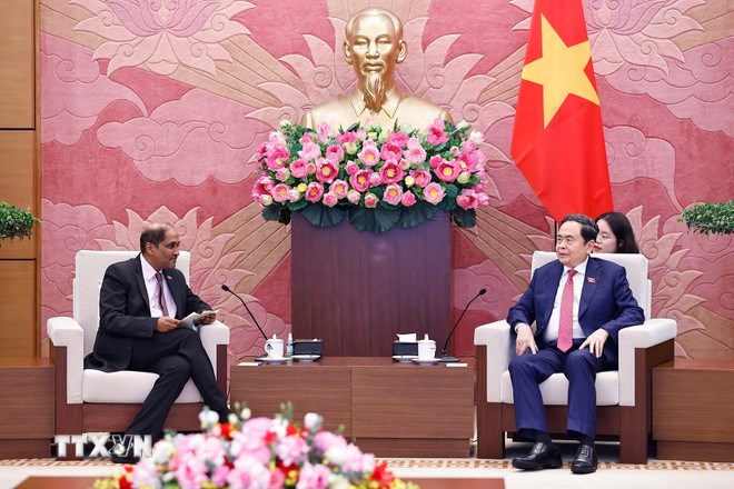 Chủ tịch Quốc hội Trần Thanh Mẫn tiếp Đại sứ Singapore Jaya Ratnam. (Ảnh: TTXVN)