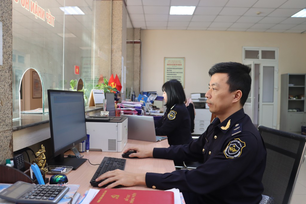 Chi cục Hải quan khu vực X: Thu ngân sách về đích trước 1 tháng