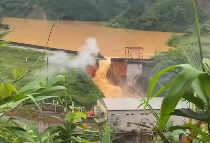 Vỡ đập thủy điện Bắc Khê ở Lạng Sơn.