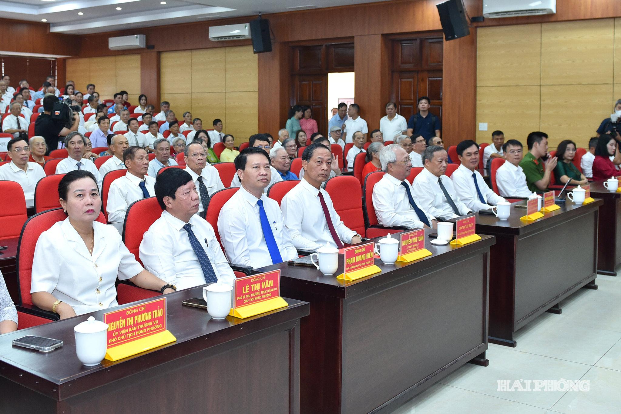 Các đại biểu dự hội nghị.