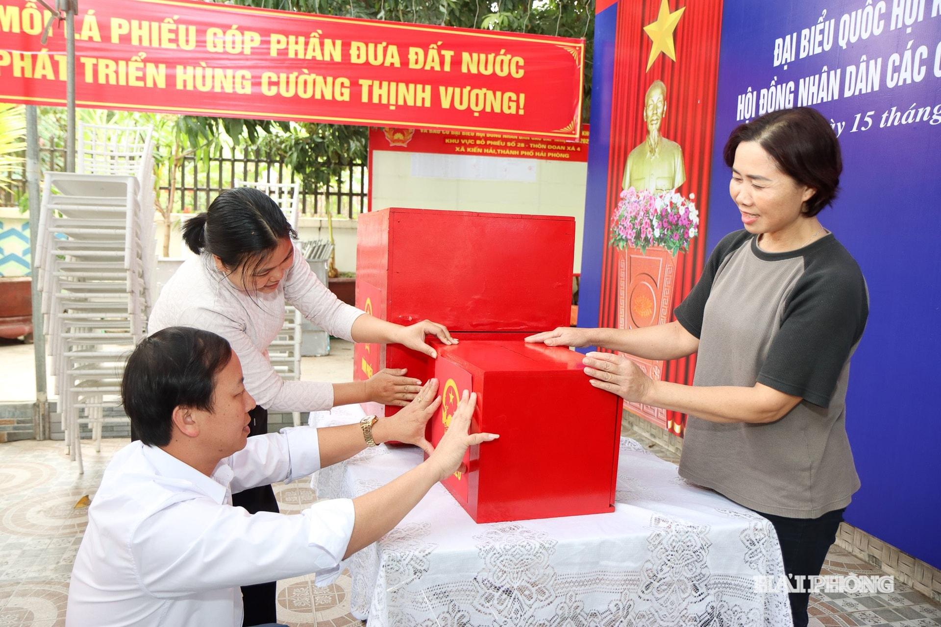 bau-cu-kien-hai-10.jpg