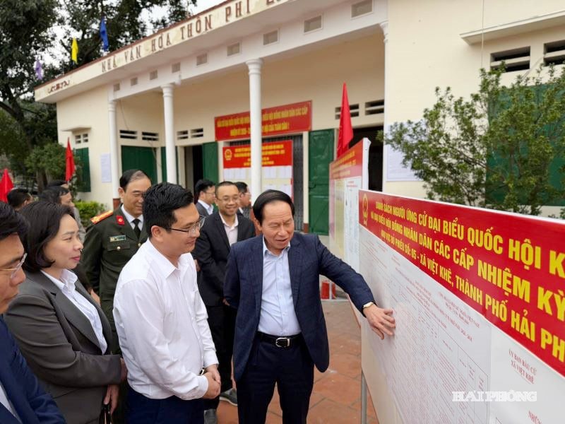 bi-thu-kiem-tra-bau-cu.jpg