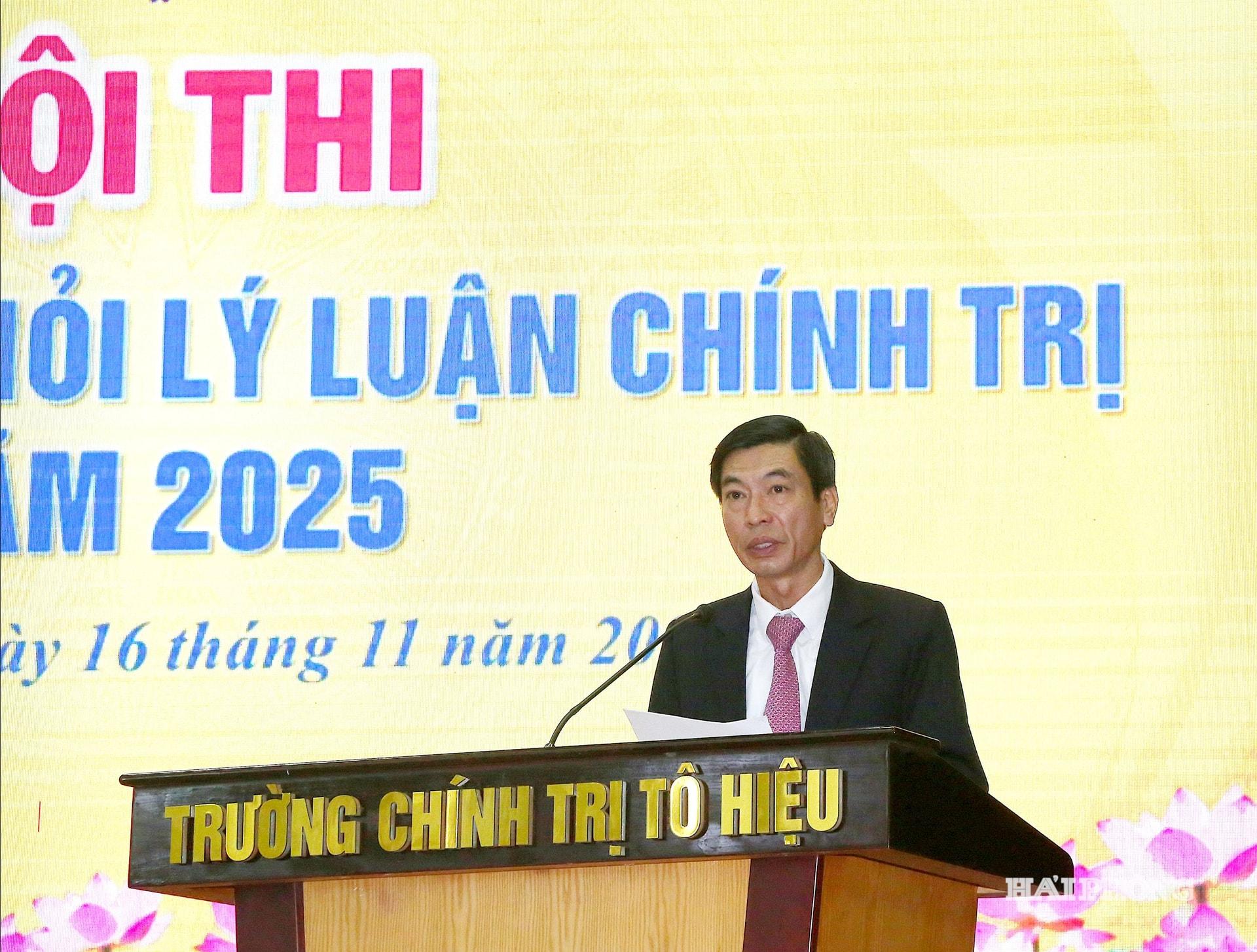 Đồng chí Nguyễn Quang Phú, Ủy viên BTV, Hiệu trưởng Trường Chính trị Tô Hiệu phát biểu khai mạc Hội thi Học viên học giỏi Lý luận Chính trị năm 2025.