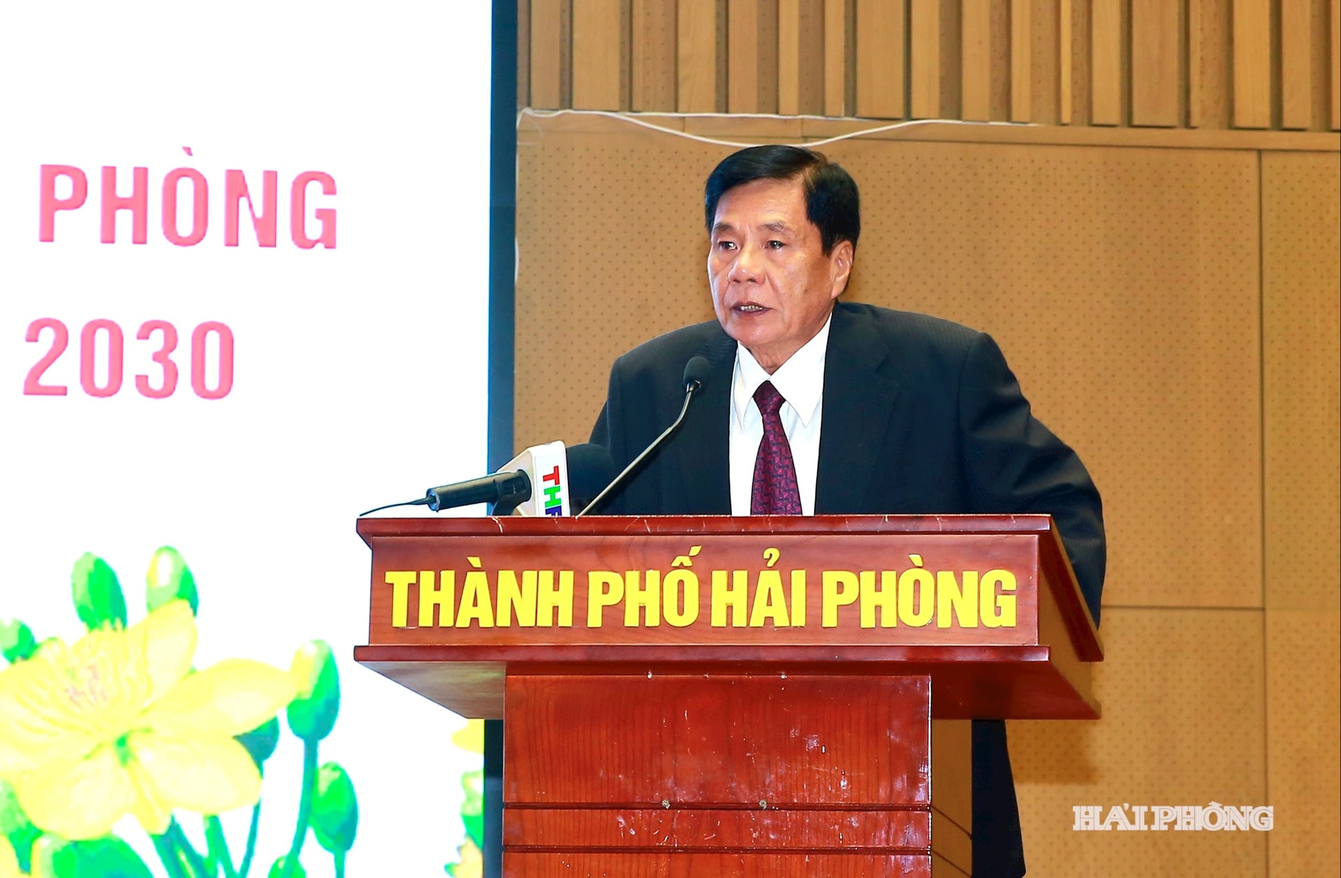 Đồng ch&iacute; B&ugrave;i Thanh Quyến, nguy&ecirc;n Uỷ vi&ecirc;n Trung ương Đảng, nguy&ecirc;n B&iacute; thư Tỉnh uỷ, nguy&ecirc;n Trưởng đo&agrave;n đại biểu Quốc hội tỉnh Hải Dương ph&aacute;t biểu &yacute; kiến.