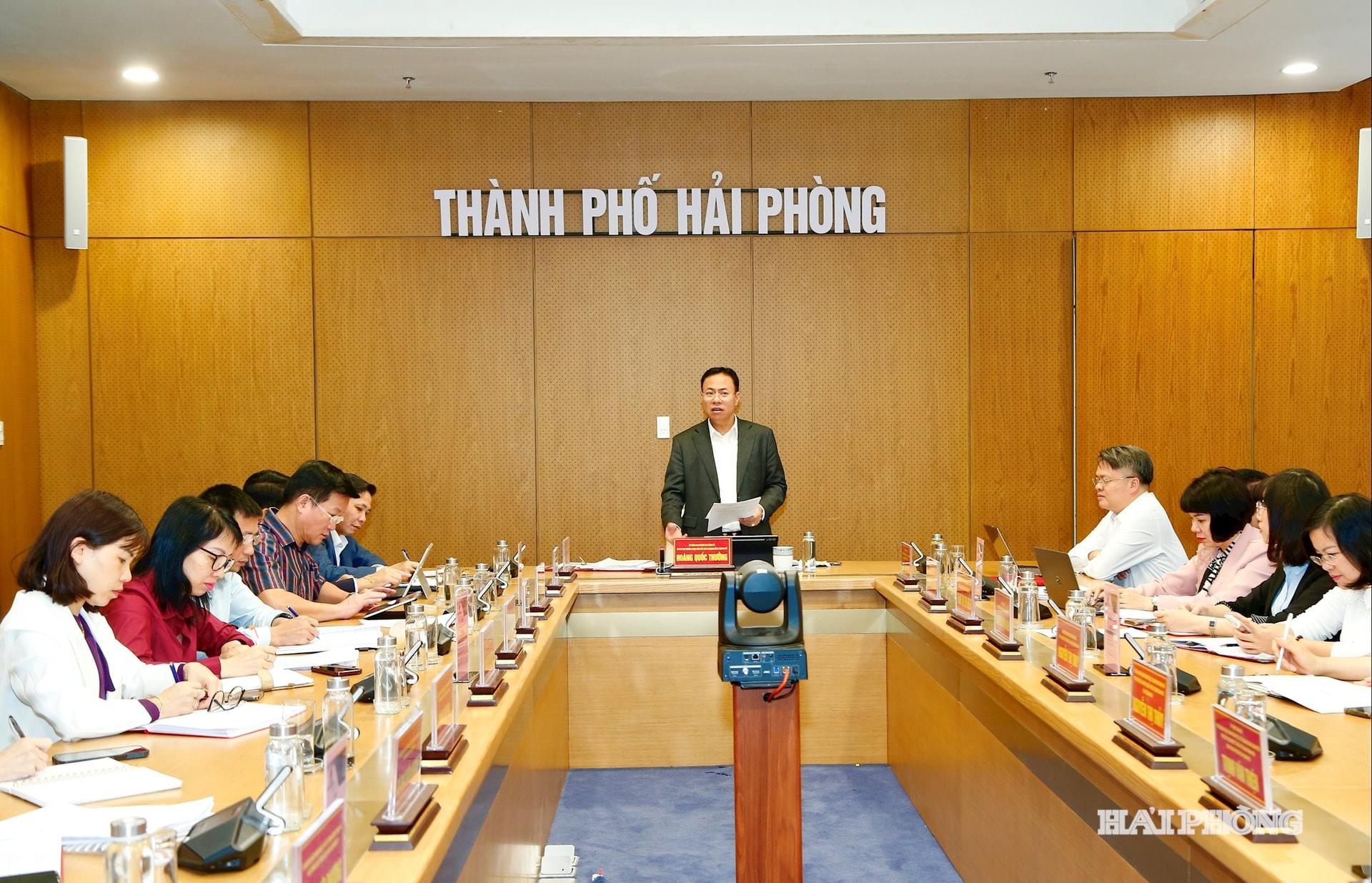 Đồng chí Hoàng Quốc Thưởng, Uỷ viên ban Thường vụ Thành ủy, Phó bí thư Thường trực Đảng ủy khối các cơ quan Đảng thành phố phát biểu chỏ đạo tại hội nghị.