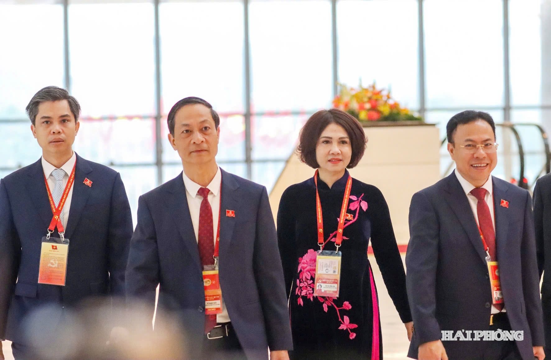Đồng ch&iacute; Đỗ Mạnh Hiến, Ph&oacute; B&iacute; thư Thường trực Th&agrave;nh ủy Hải Pho(thứ 2 từ tr&aacute;i sang) c&ugrave;ng c&aacute;c đại biểu dự phi&ecirc;n khai mạc Đại hội.