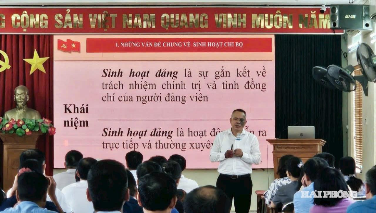 chinh-tri-3.jpg