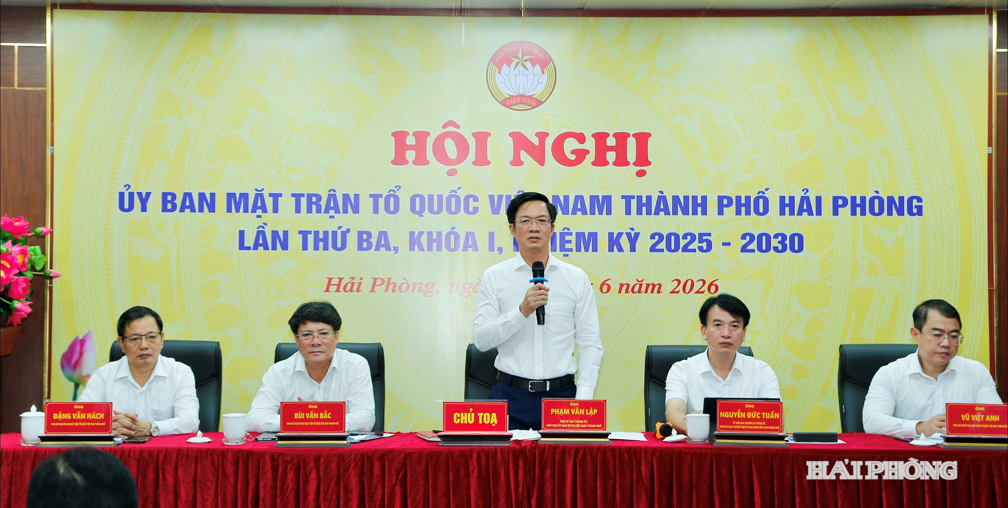 Đồng chí Phạm Văn Lập, Phó bí thư Thành ủy, Chủ tịch Uỷ ban Mặt trận Tổ quốc Việt Nam thành phố chủ trì hội nghị.