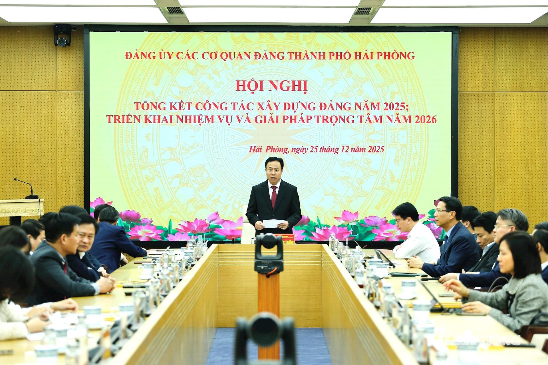 Đồng chí Hoàng Quốc Thưởng, Uỷ viên ban Thường vụ Thành ủy, Phó bí thư Thường trực Đảng ủy khối các cơ quan Đảng thành phố chủ trì hội nghị.