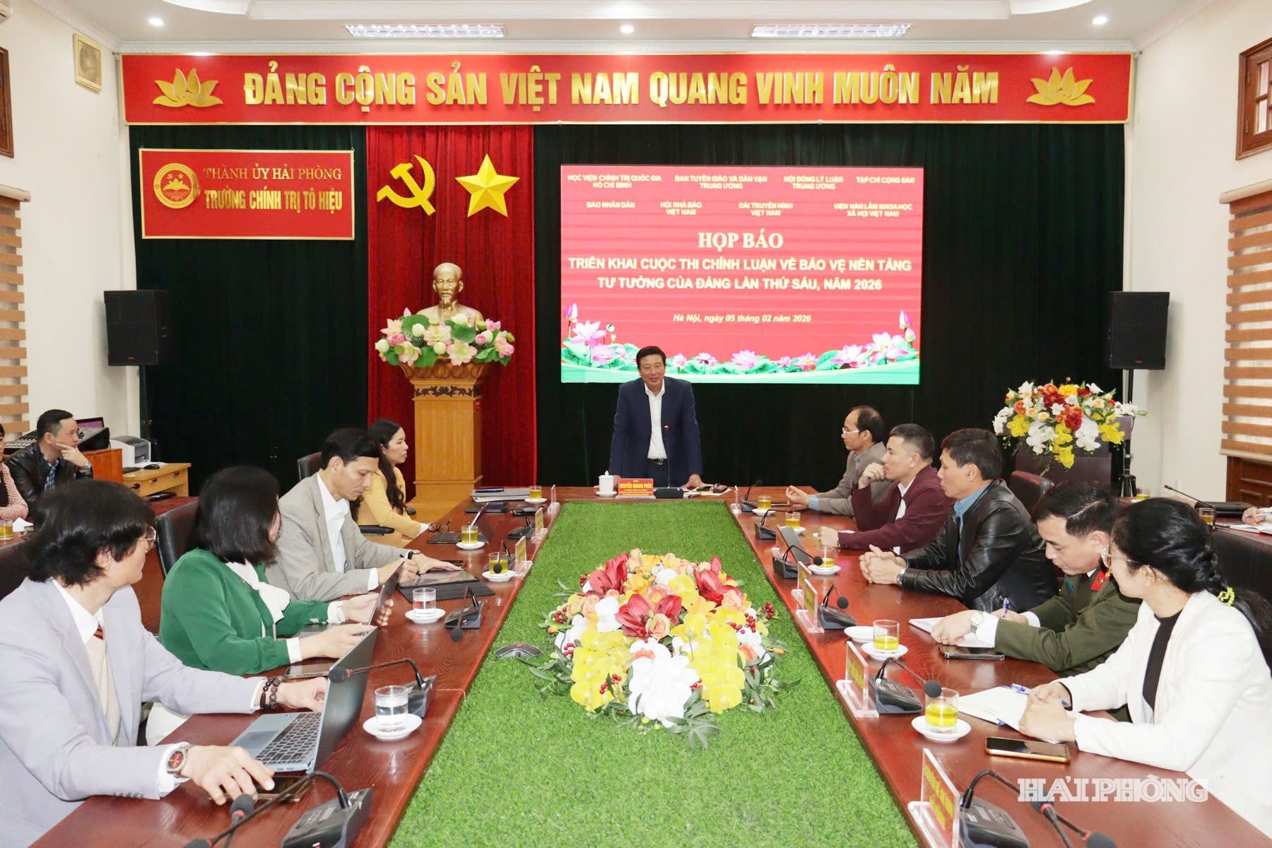 chinh-luan.jpg