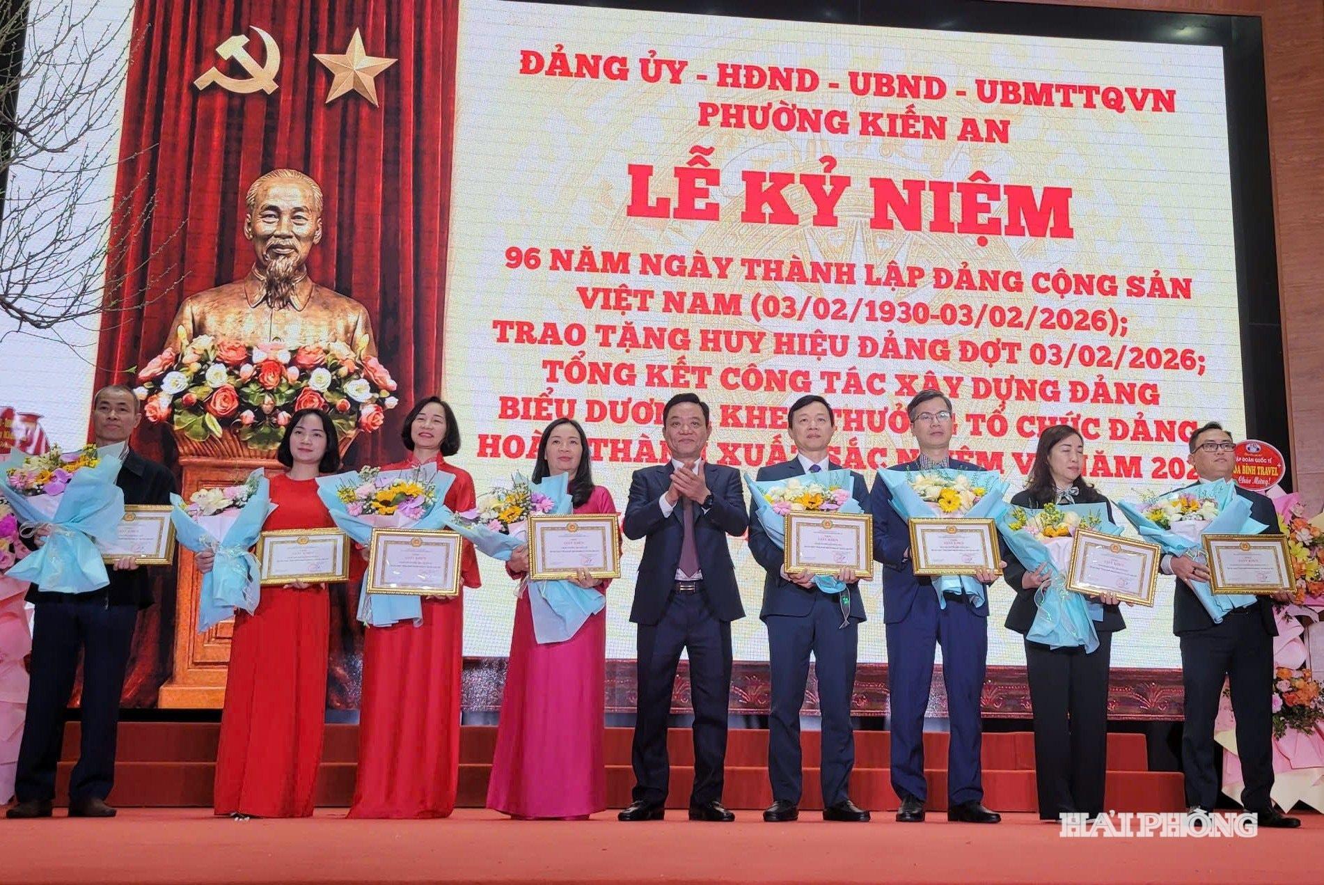 bang-khen.jpg
