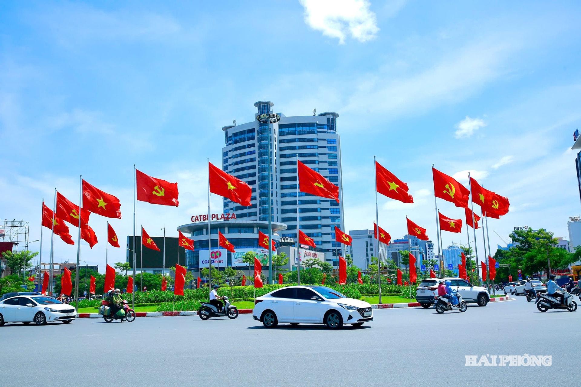 Ảnh trang 1 b&aacute;o in: Diện mạo đ&ocirc; thị Hải Ph&ograve;ng đổi thay r&otilde; rệt những năm qua. Ảnh: DUY TH&Iacute;NH