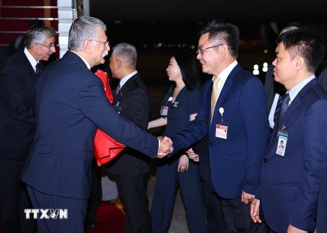 Chủ tịch Quốc hội Hungary Kover Laszlo đến Hà Nội, bắt đầu chuyến thăm chính thức Việt Nam. (Ảnh: Minh Đức/TTXVN) ttxvn-chu-tich-quoc-hoi-hungary-kover-laszlo-bat-dau-tham-chinh-thuc-viet-nam.jpg