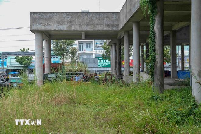 Phần xây dựng đã hoàn thành khoảng 82%, phần cung cấp, lắp đặt thiết bị xây dựng chỉ đạt 15,3% và đặc biệt là phần công việc cung cấp, lắp đặt trang thiết bị y tế chuyên dùng và không chuyên dùng (phần cốt lõi của bệnh viện) vẫn là 100% chưa thực hiện. (Ảnh: Thanh Liêm/TTXVN) ttxvn-du-an-benh-vien-ung-buou-can-tho-2.jpg