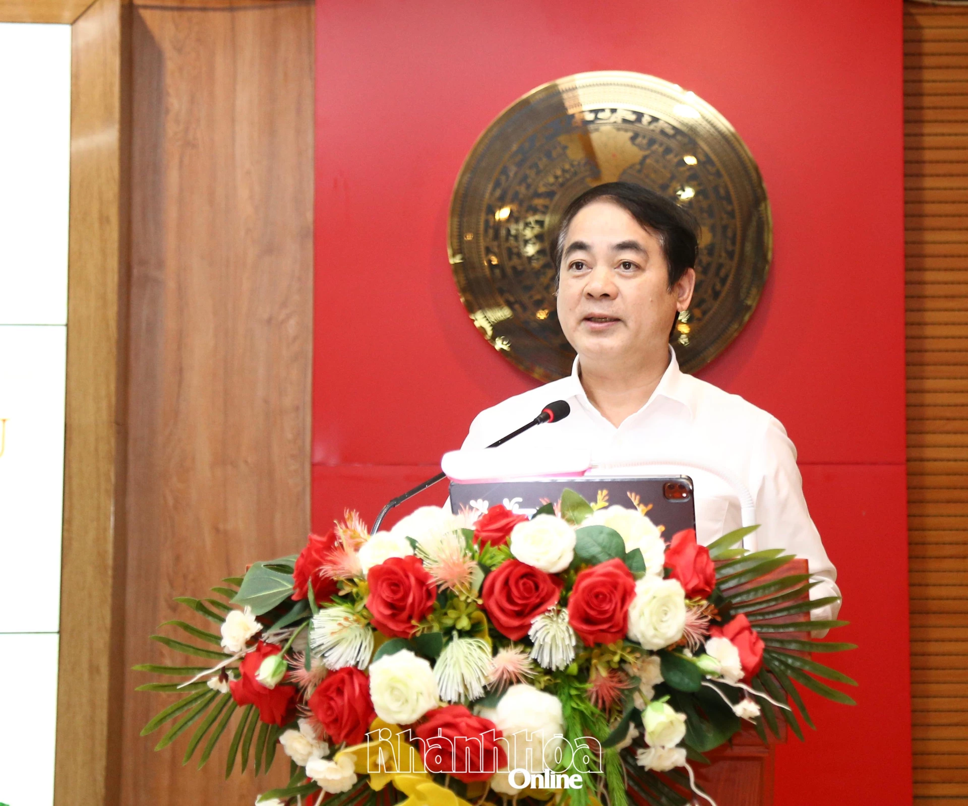 Đồng ch&iacute; Nghi&ecirc;m Xu&acirc;n Th&agrave;nh ph&aacute;t biểu tại hội nghị