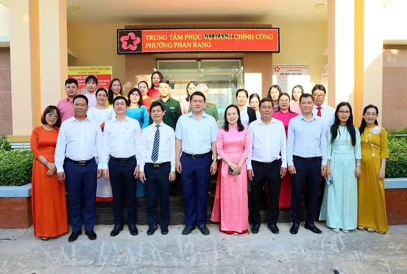 Lãnh đạo Ban Tổ chức Tỉnh ủy làm việc tại phường Phan Rang    