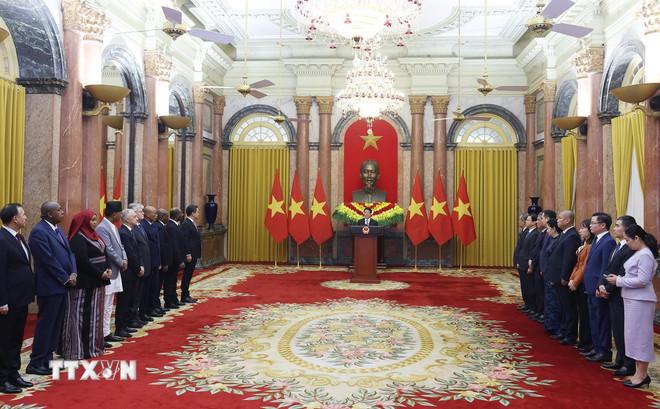 Chủ tịch nước Lương Cường phát biểu. (Ảnh: Lâm Khánh/TTXVN) ttxvn-chu-tich-nuoc-tiep-10-dai-su-trinh-quoc-thu-10.jpg