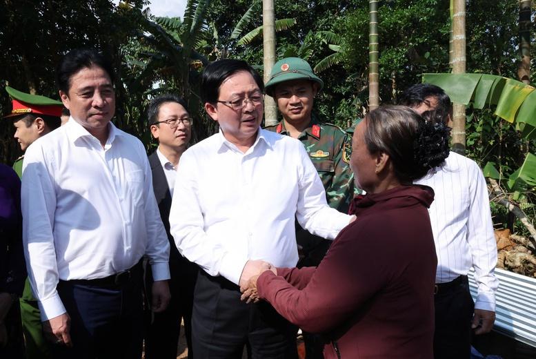 Phó Thủ tướng Hồ Quốc Dũng kiểm tra tình hình triển khai 'Chiến dịch Quang Trung' tại thành phố Huế- Ảnh 3. Phó Thủ tướng Hồ Quốc Dũng kiểm tra tình hình triển khai 'Chiến dịch Quang Trung' tại thành phố Huế- Ảnh 3.