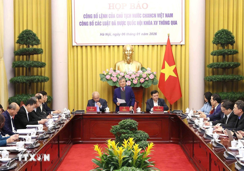 Ph&oacute; Chủ nhiệm Văn ph&ograve;ng Chủ tịch nước Cấn Đ&igrave;nh T&agrave;i chủ tr&igrave; Họp b&aacute;o. (Ảnh: An Đăng/TTXVN)