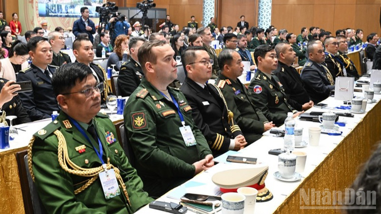 Các đại biểu quốc tế tham dự hội nghị. (Ảnh TRẦN HẢI) ndo_br_a4-5712-591.jpg