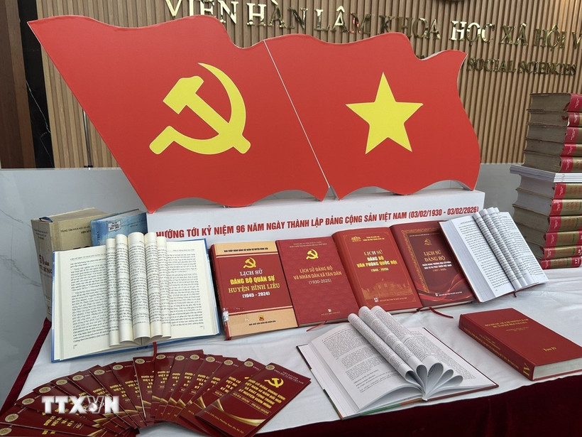 Những cuốn Văn kiện Đảng - kết tinh tr&iacute; tuệ của to&agrave;n Đảng, to&agrave;n d&acirc;n qua c&aacute;c thời kỳ. (Ảnh: Diệu Th&uacute;y/TTXVN)