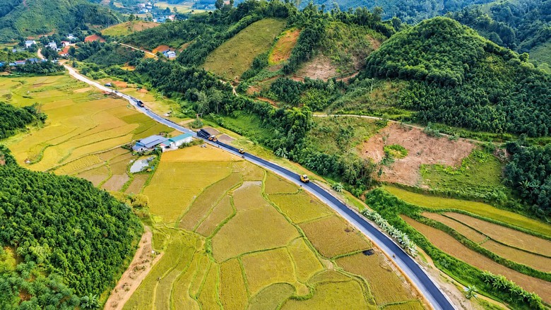 Lào Cai: Tăng tốc thi công tỉnh lộ 160, phấn đấu thảm nhựa trước Tết- Ảnh 6.